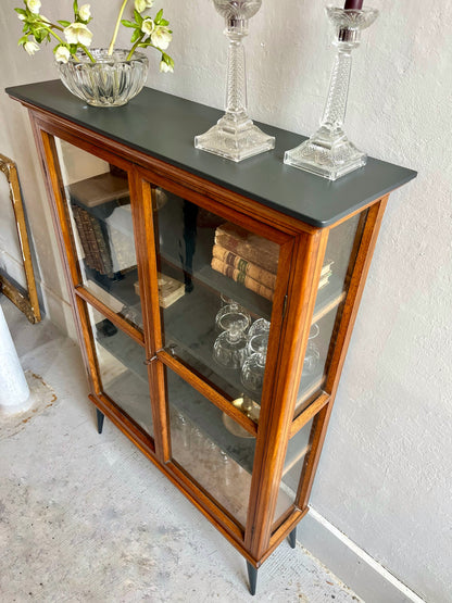 Vitrine pieds compas ancienne revisitée