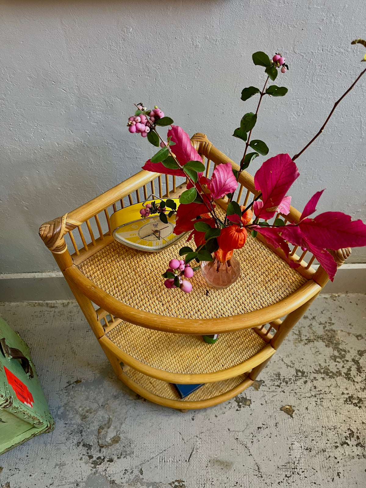 Étagère d’angle vintage en bambou  Meubles Patine