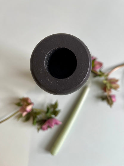 Bougeoir en bois sculpté noir