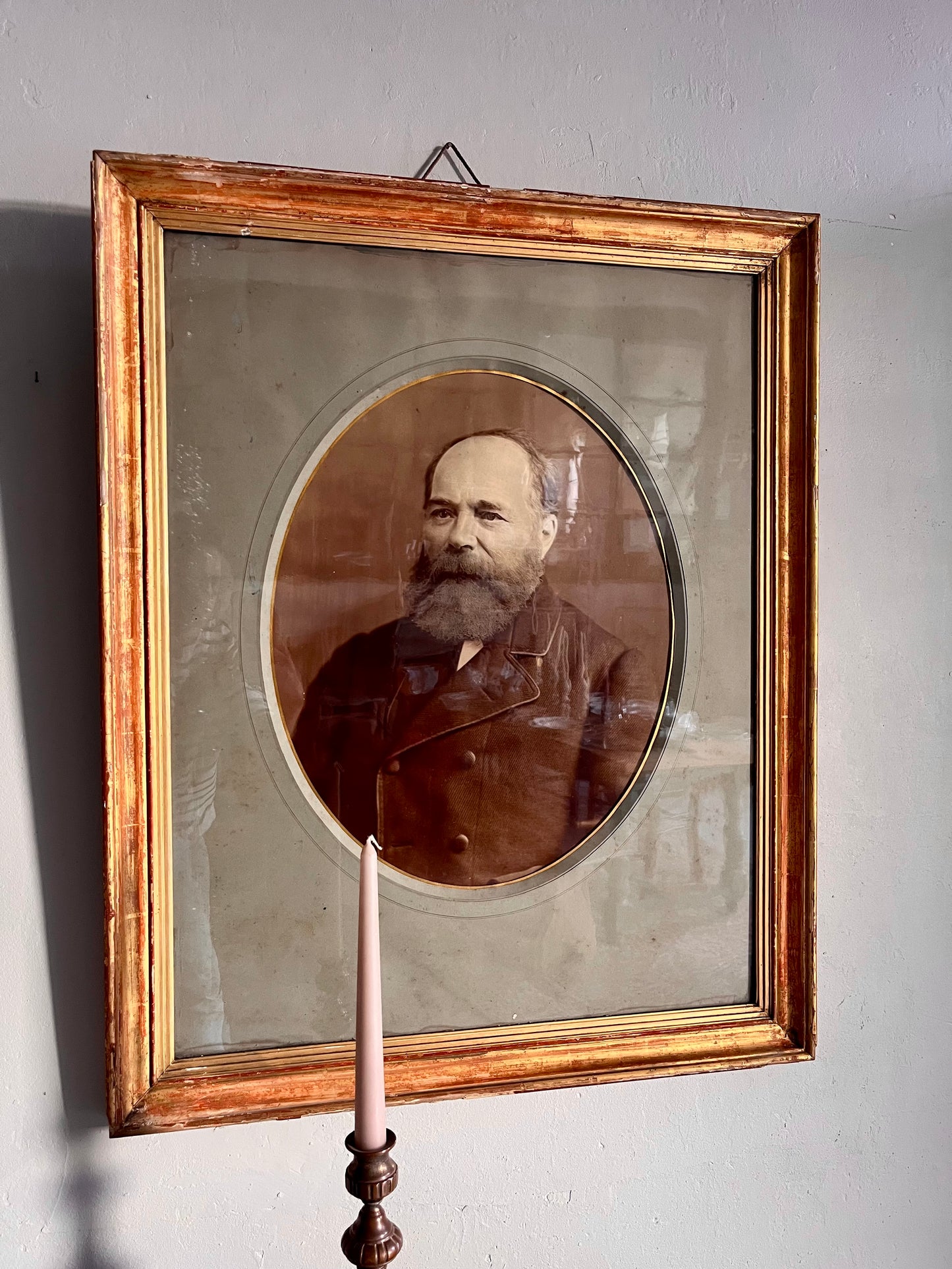 Portrait ancien sous cadre