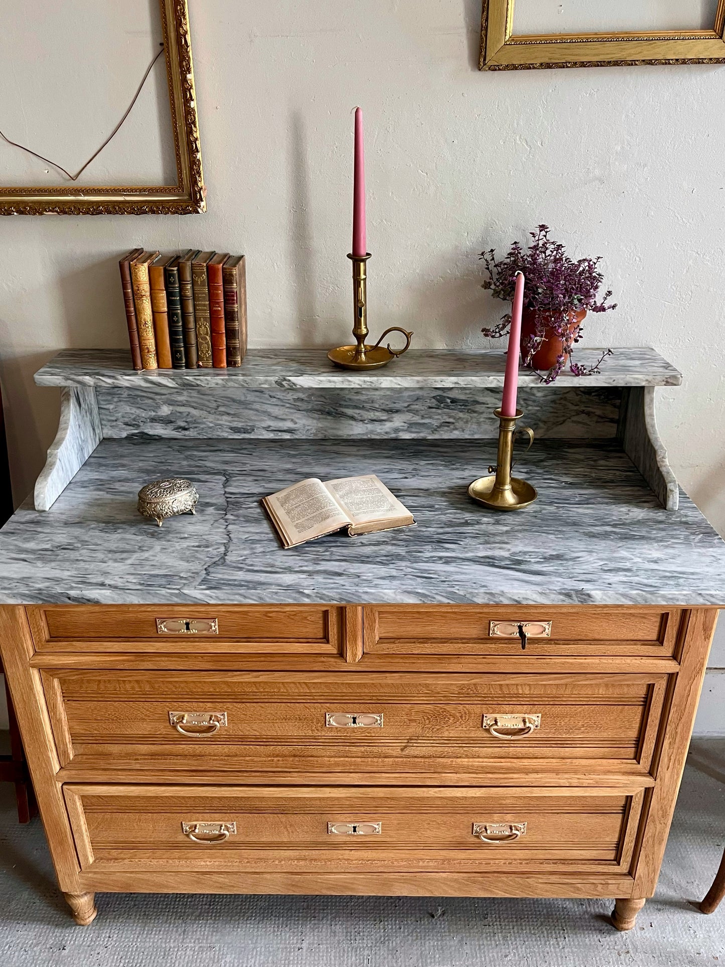 Commode plateau en marbre gris  Meubles Patine