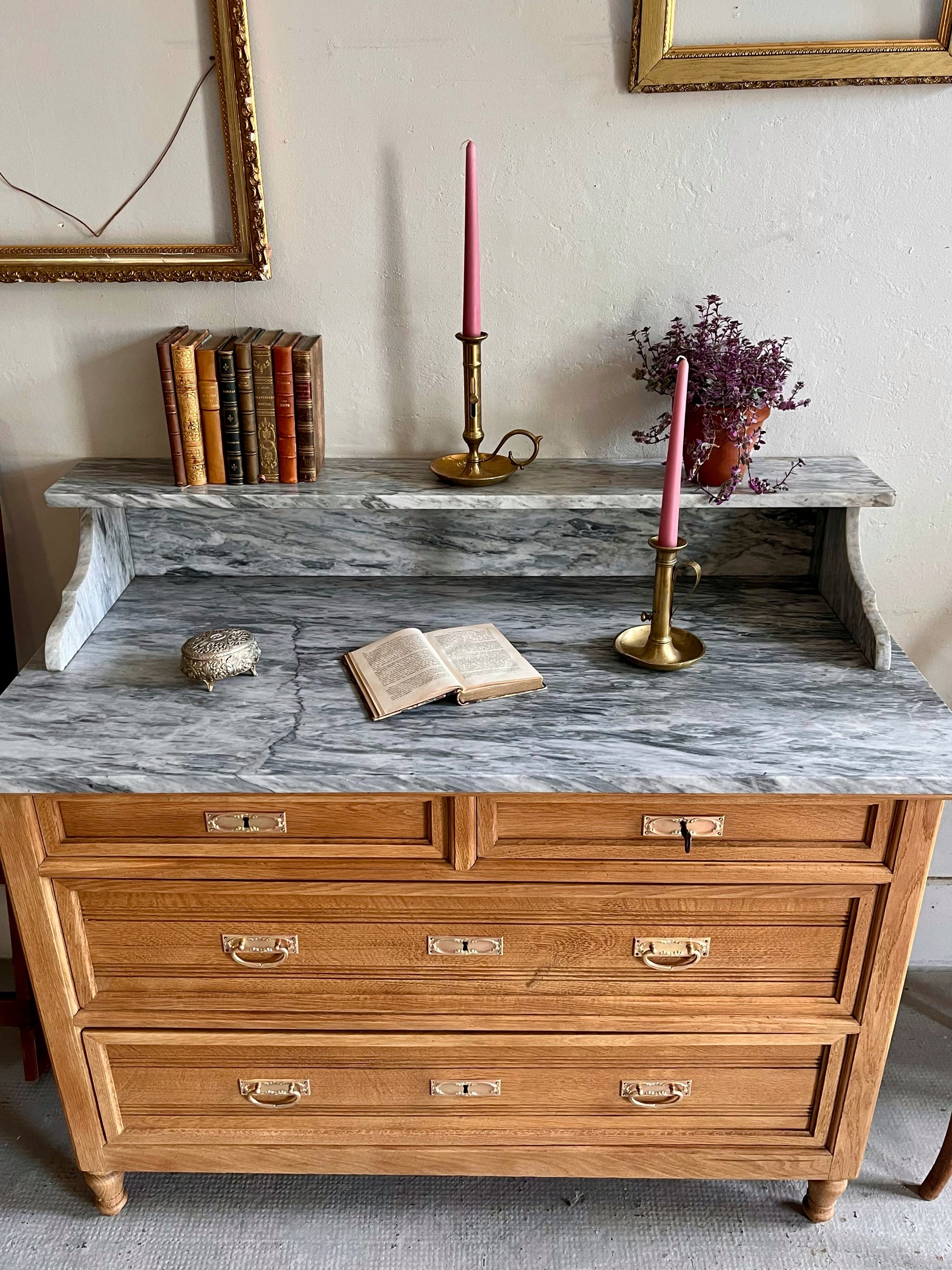 Commode plateau en marbre gris  Meubles Patine