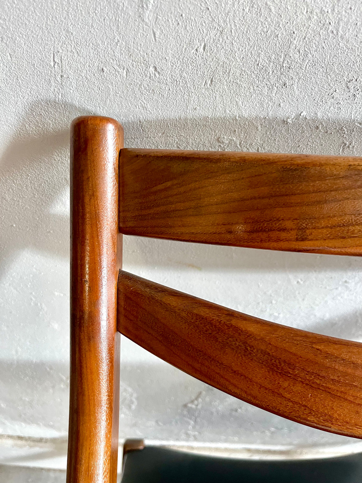 Chaises scandinaves teck et Skaï-lot de 6   Patine