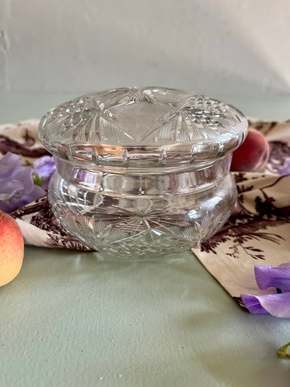 Boîte en cristal ciselé  Vaisselle Patine