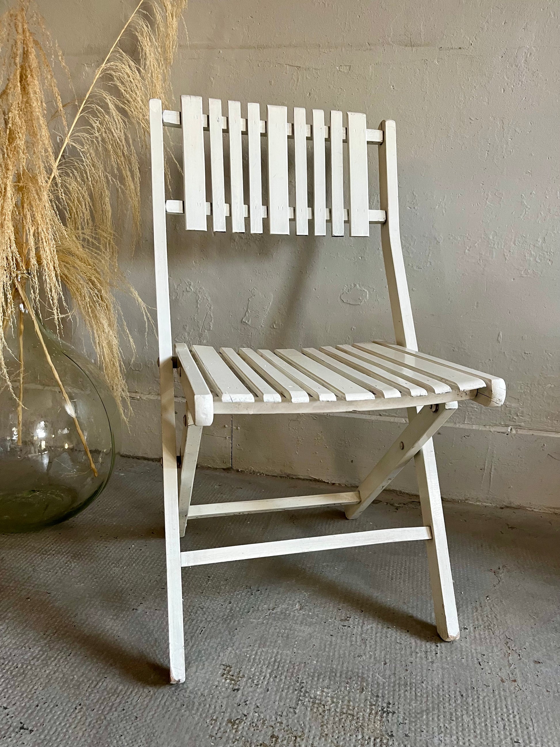 Chaise pliante de jardin en bois peinture blanche  Meubles Patine