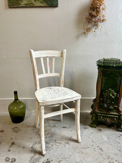Chaise patinée blanche 2