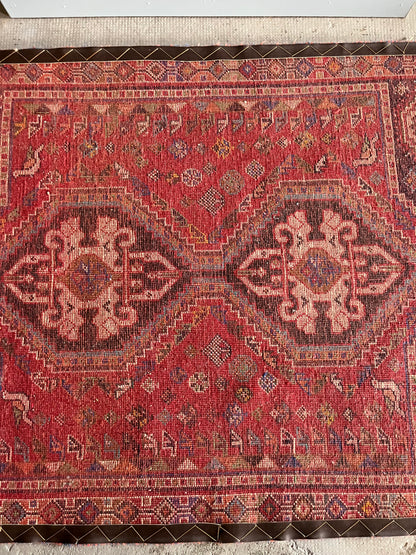 Tapis ancien à motifs  Décoration Patine