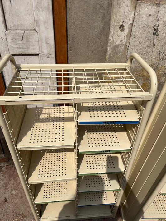 Casiers métallique ancien de la poste  Meubles à rénover Patine