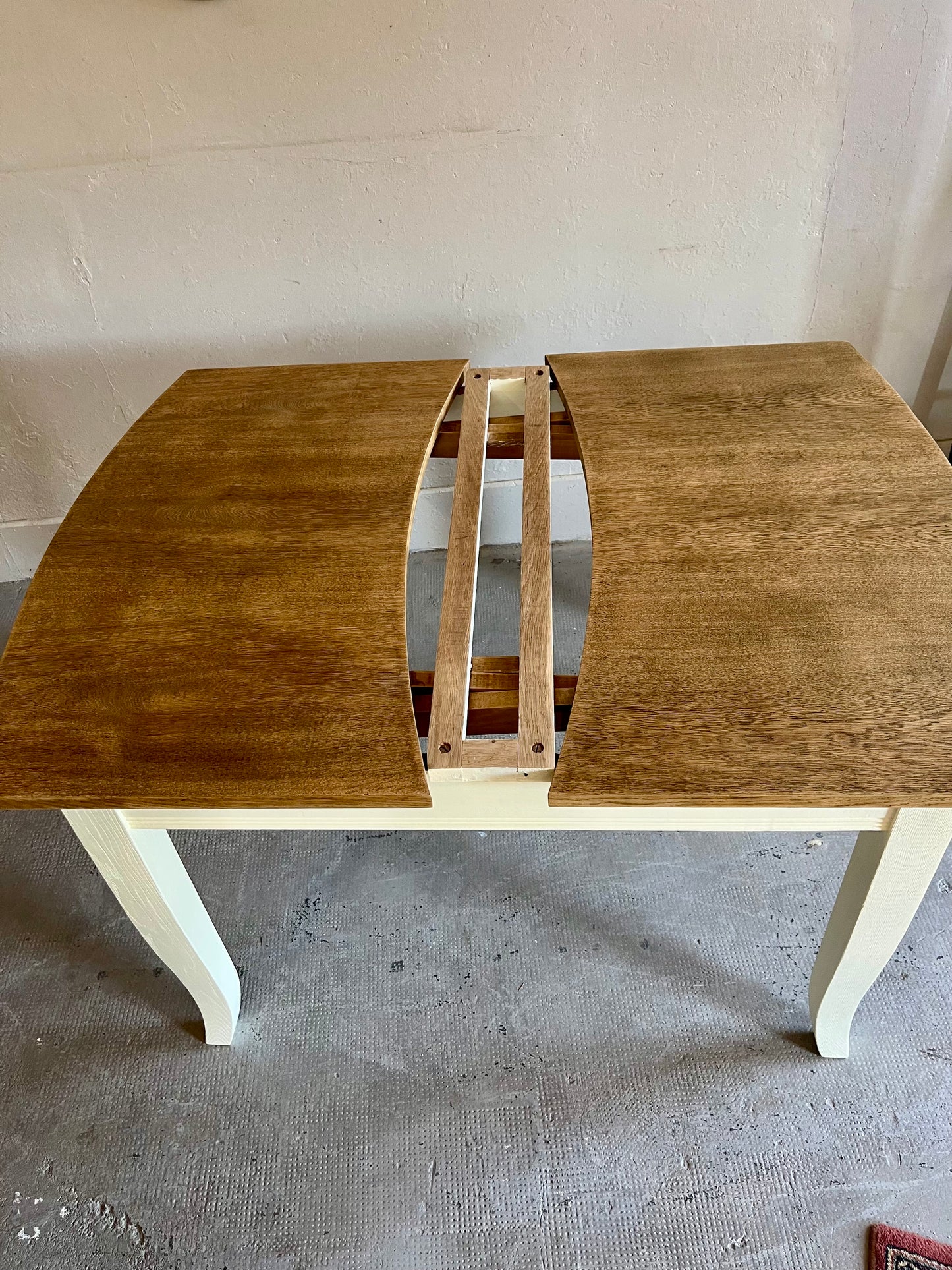 Tables ancienne bois et beige avec allonges  Meubles Patine
