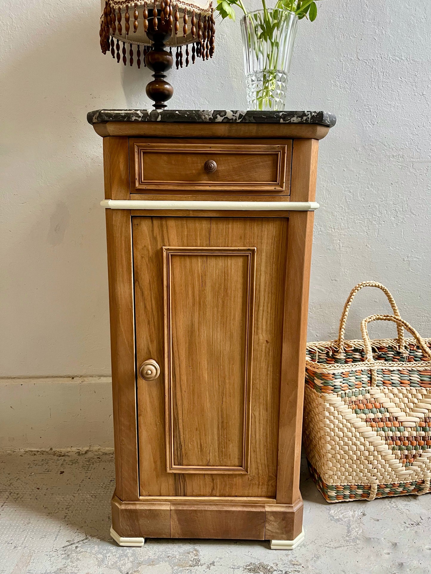 Chevet ancien placage noyer plateau en marbre