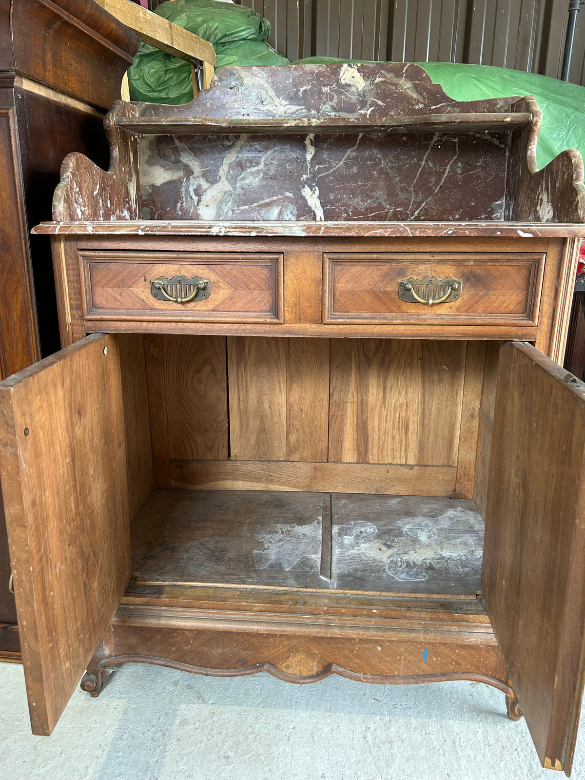 Meuble de toilette - petit buffet   Patine