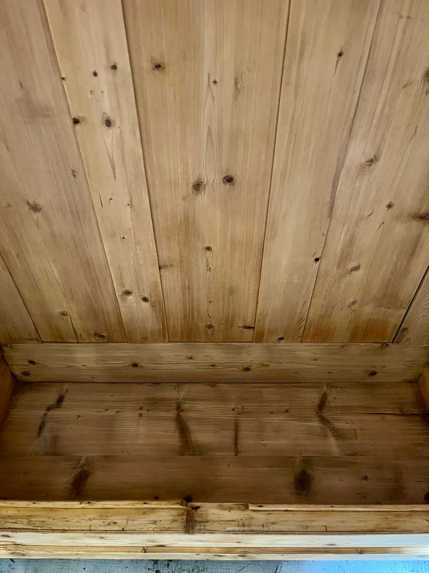 Armoire à chapeau - 2 portes