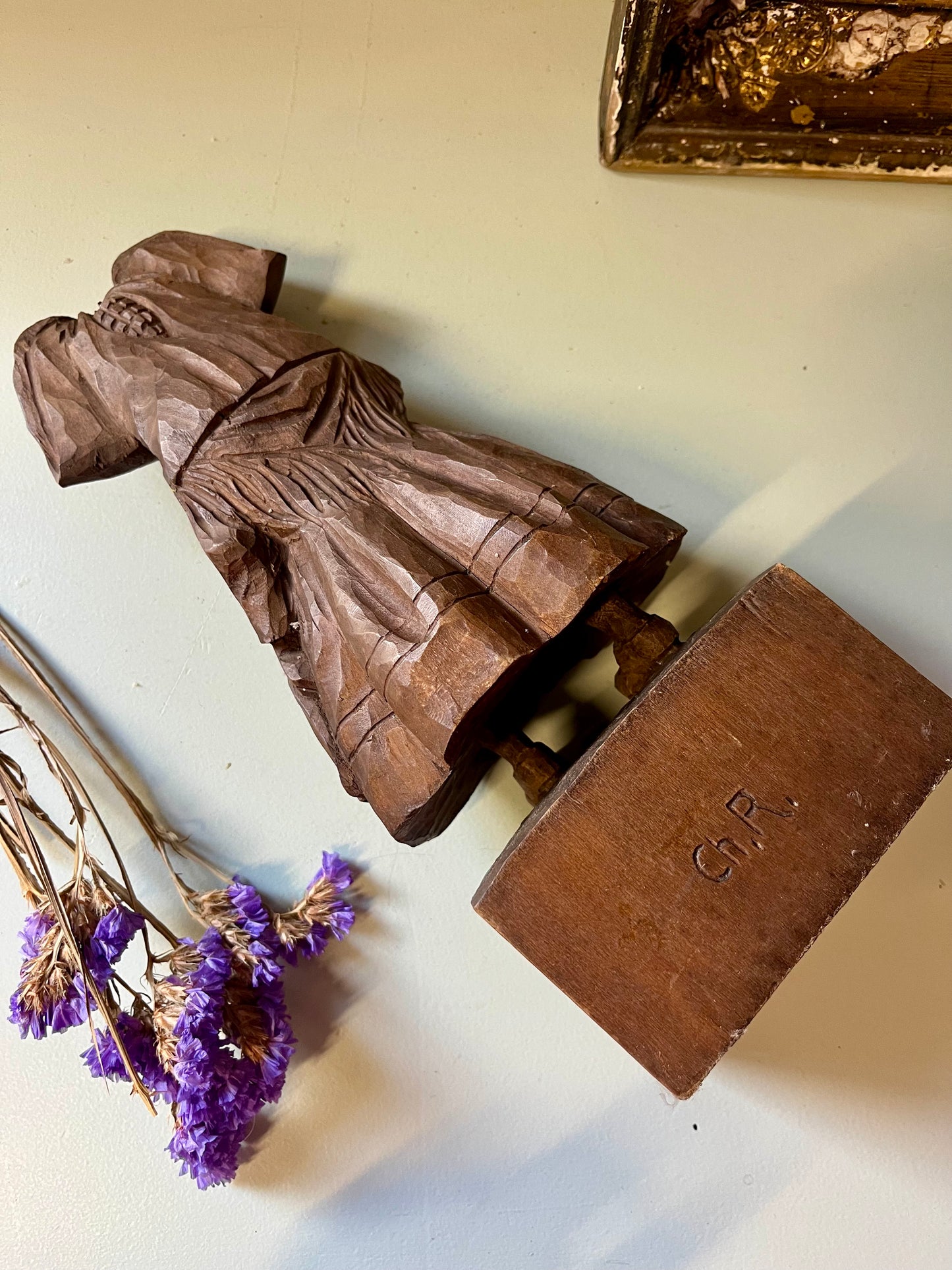 Statuette petite alsacienne en bois