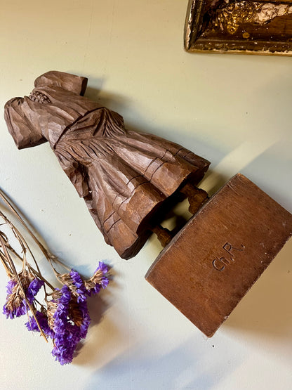 Statuette petite alsacienne en bois