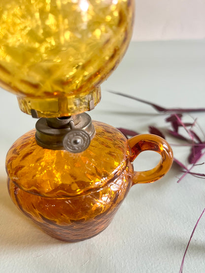 Lampe à huile en verre jaune   Patine