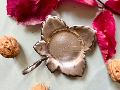 Petite coupelle vintage en métal argenté – Feuille de vigne  Vaisselle Patine