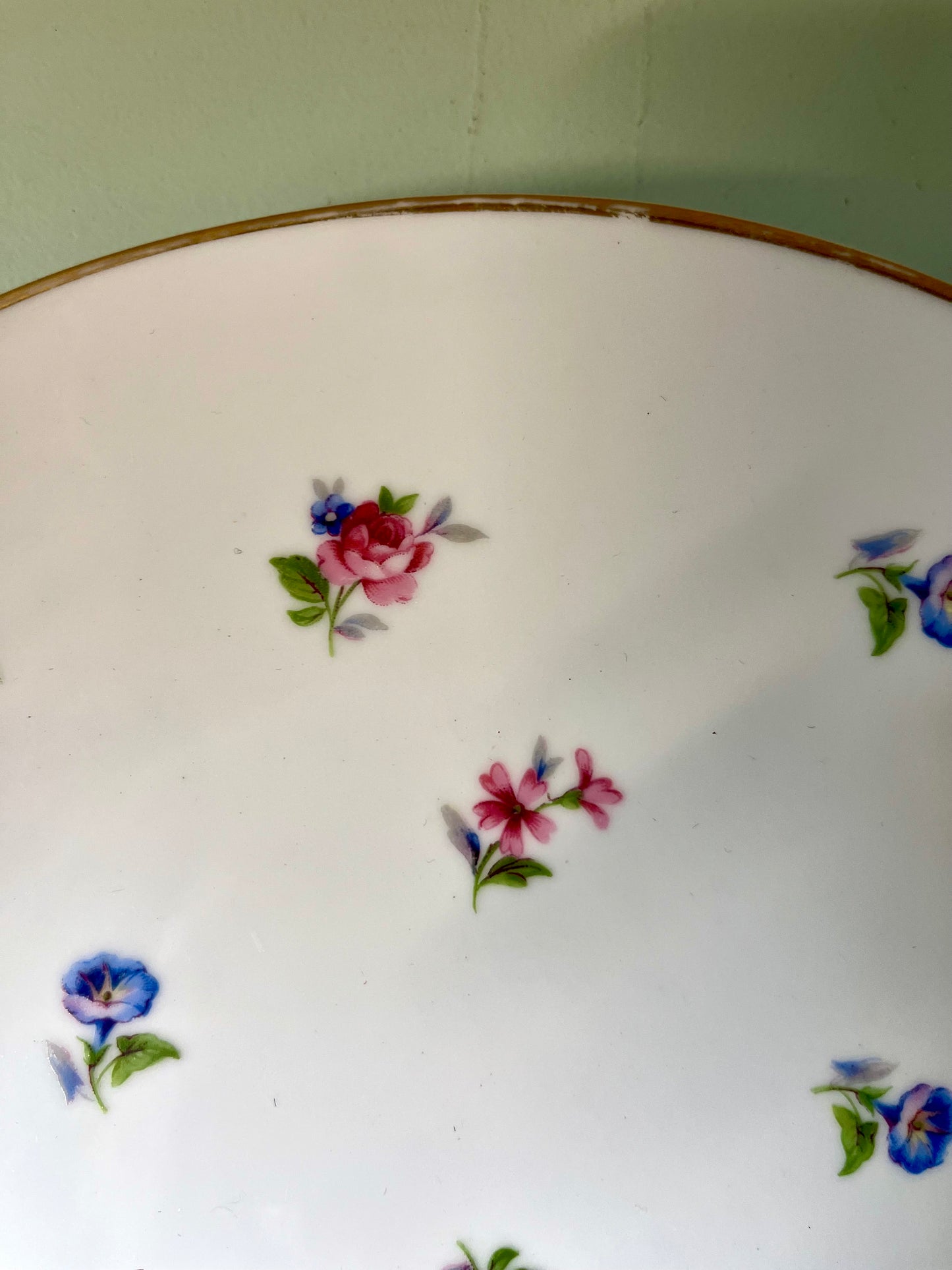 Plat à gâteau en porcelaine  Vaisselle Patine