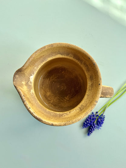 Pichet émaillé en terre cuite frise floral