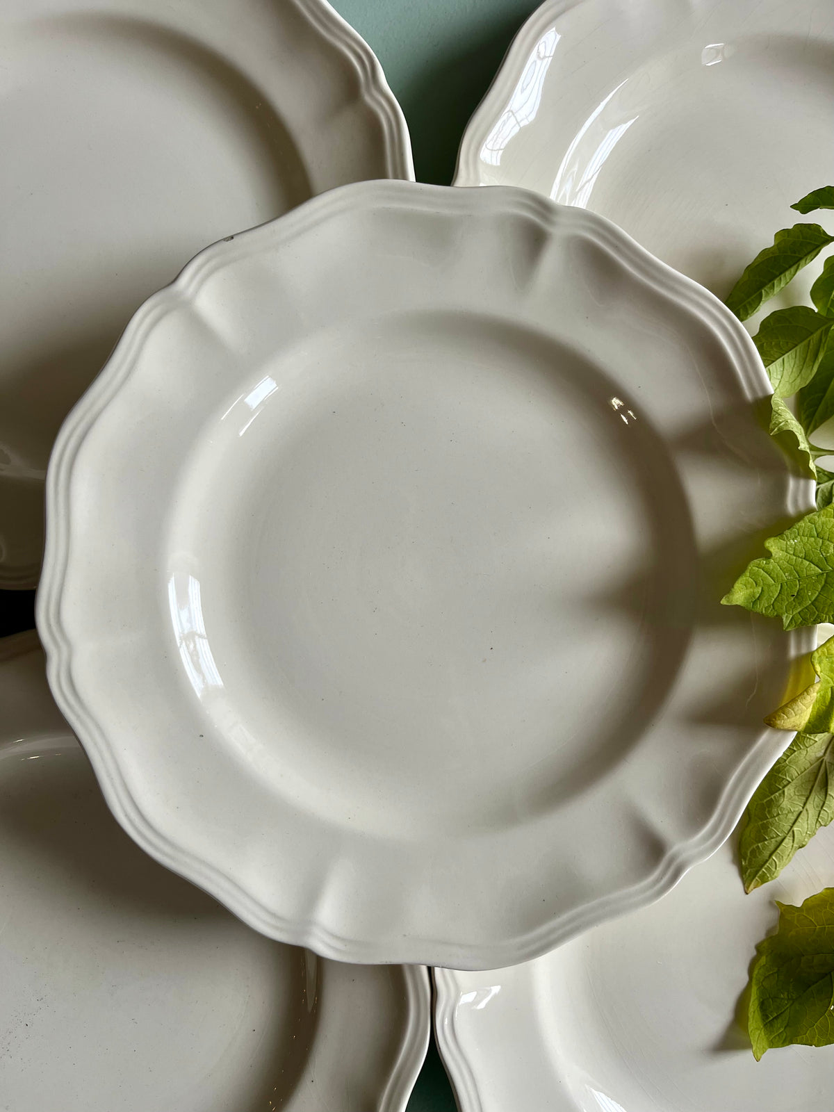 Assiettes anciennes Sarreguemines beige – Lot de 5   Patine