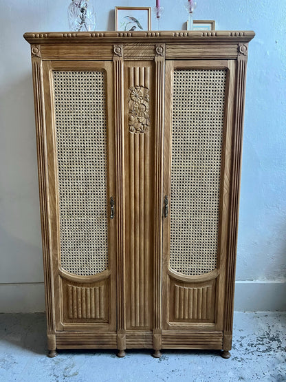 Armoire ancienne art déco portes en cannage