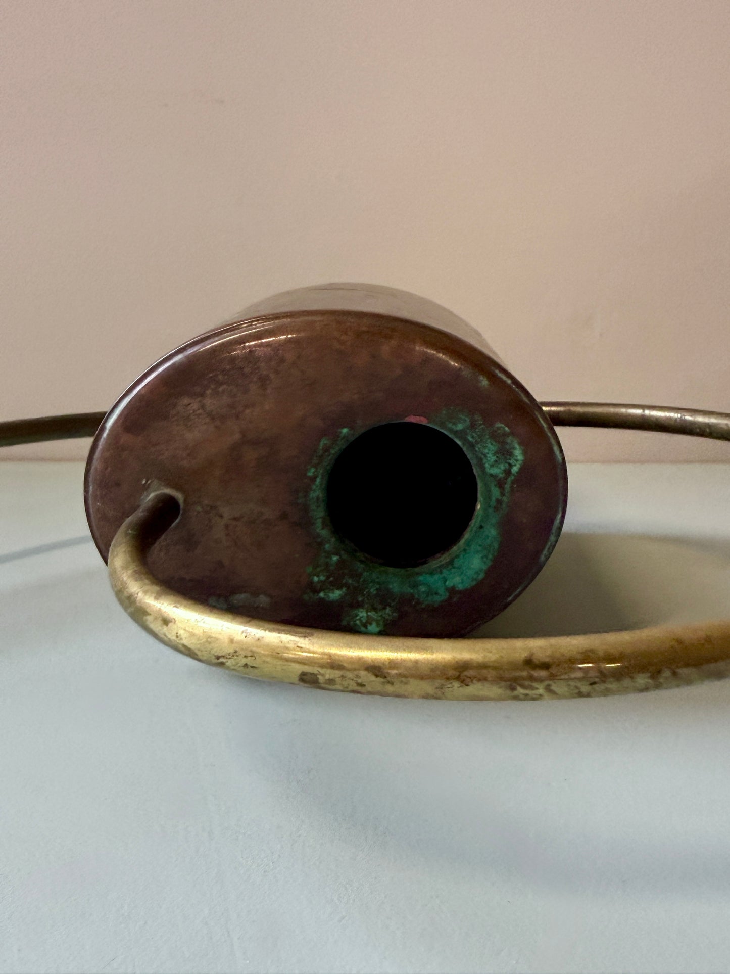 Arrosoir en cuivre martelé vintage