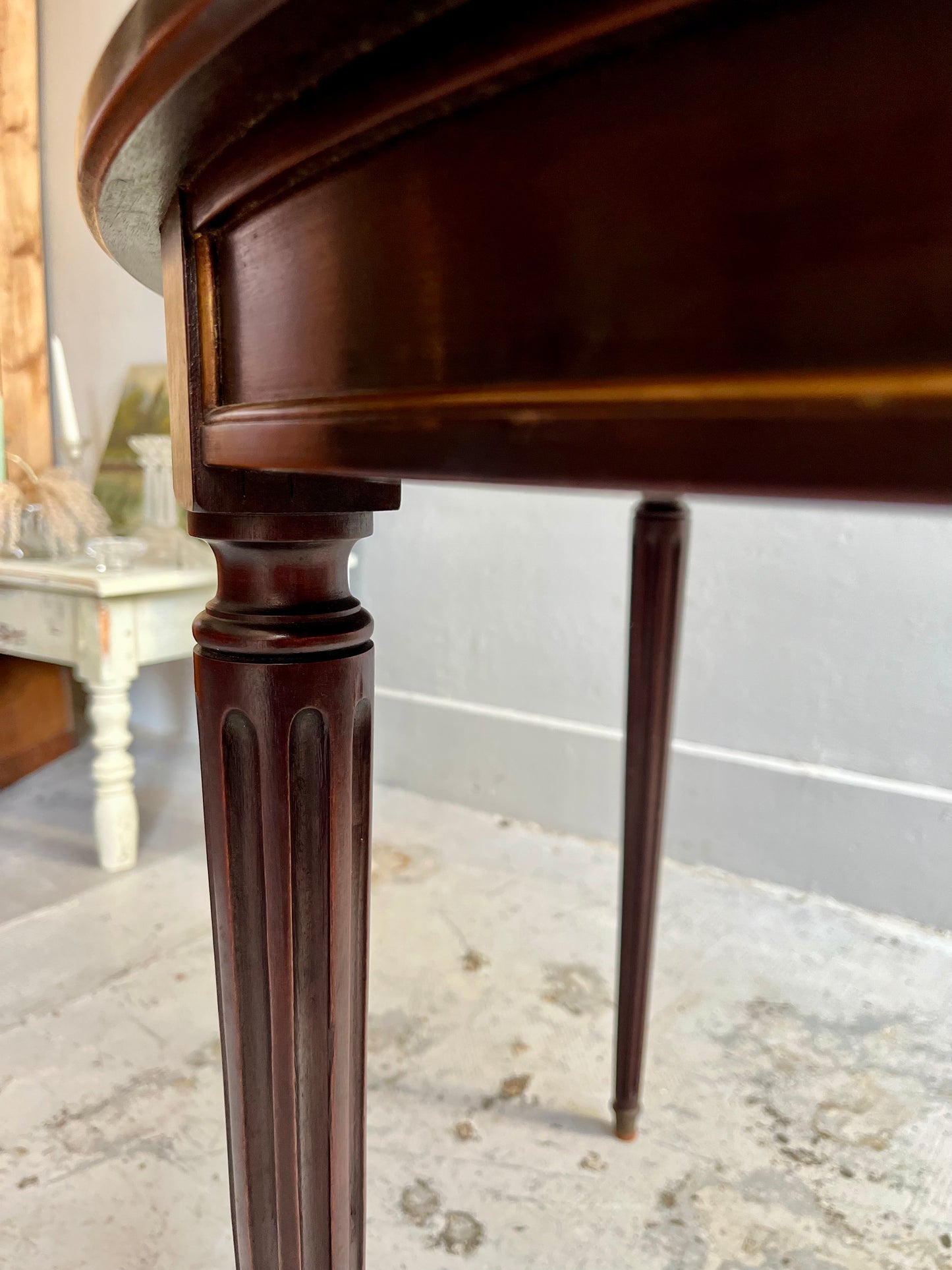 Table demi-lune acajou style Louis XVI