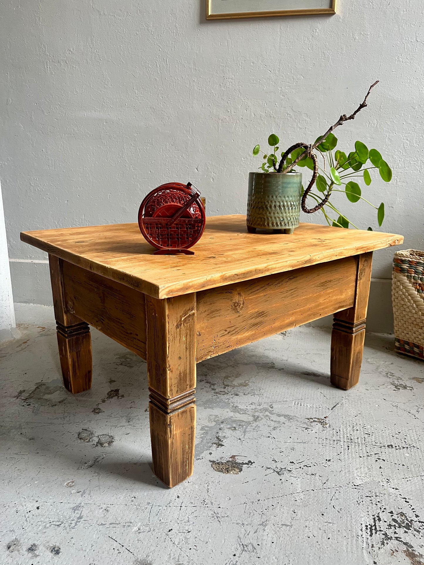 Table basse patiné en bois