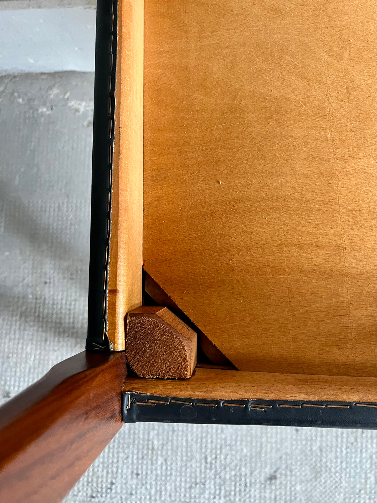 Chaises scandinaves teck et Skaï-lot de 6   Patine