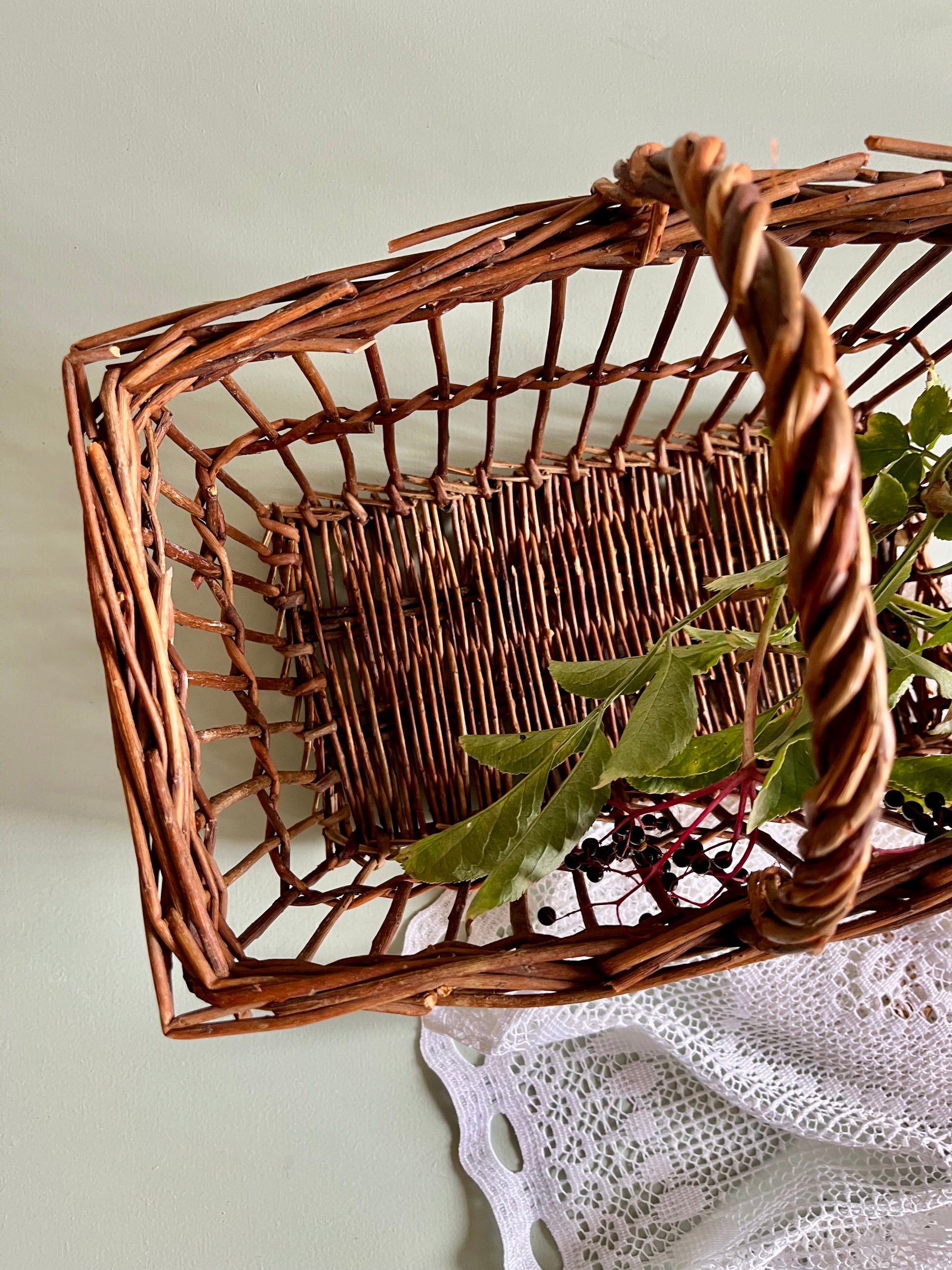 Panier en osier oval ancien avec anse  Décoration Patine