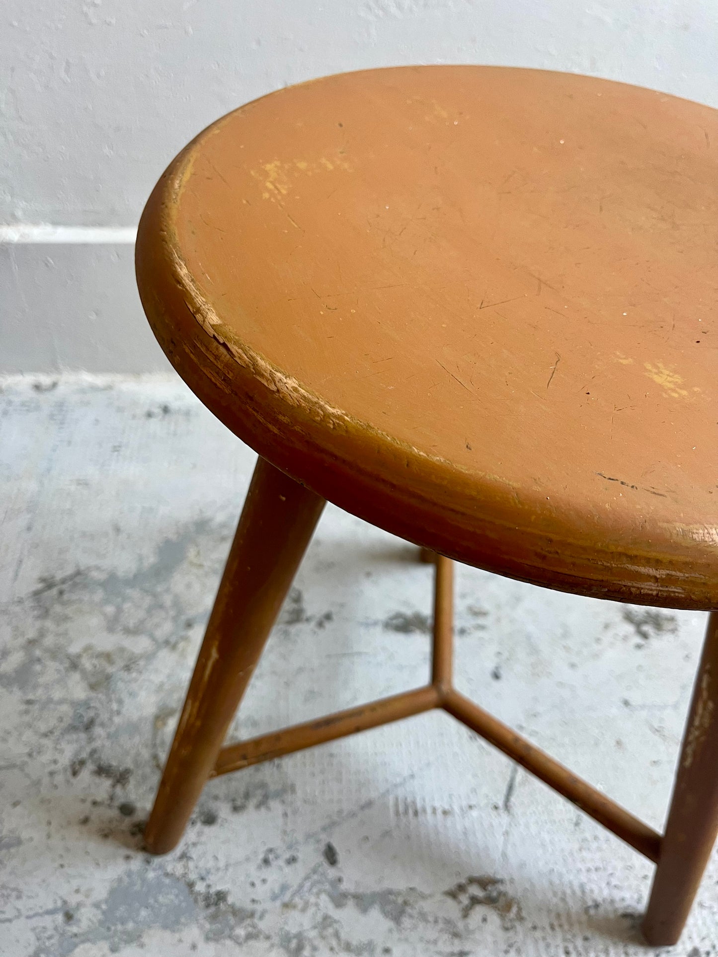 Tabouret d’atelier vintage patiné