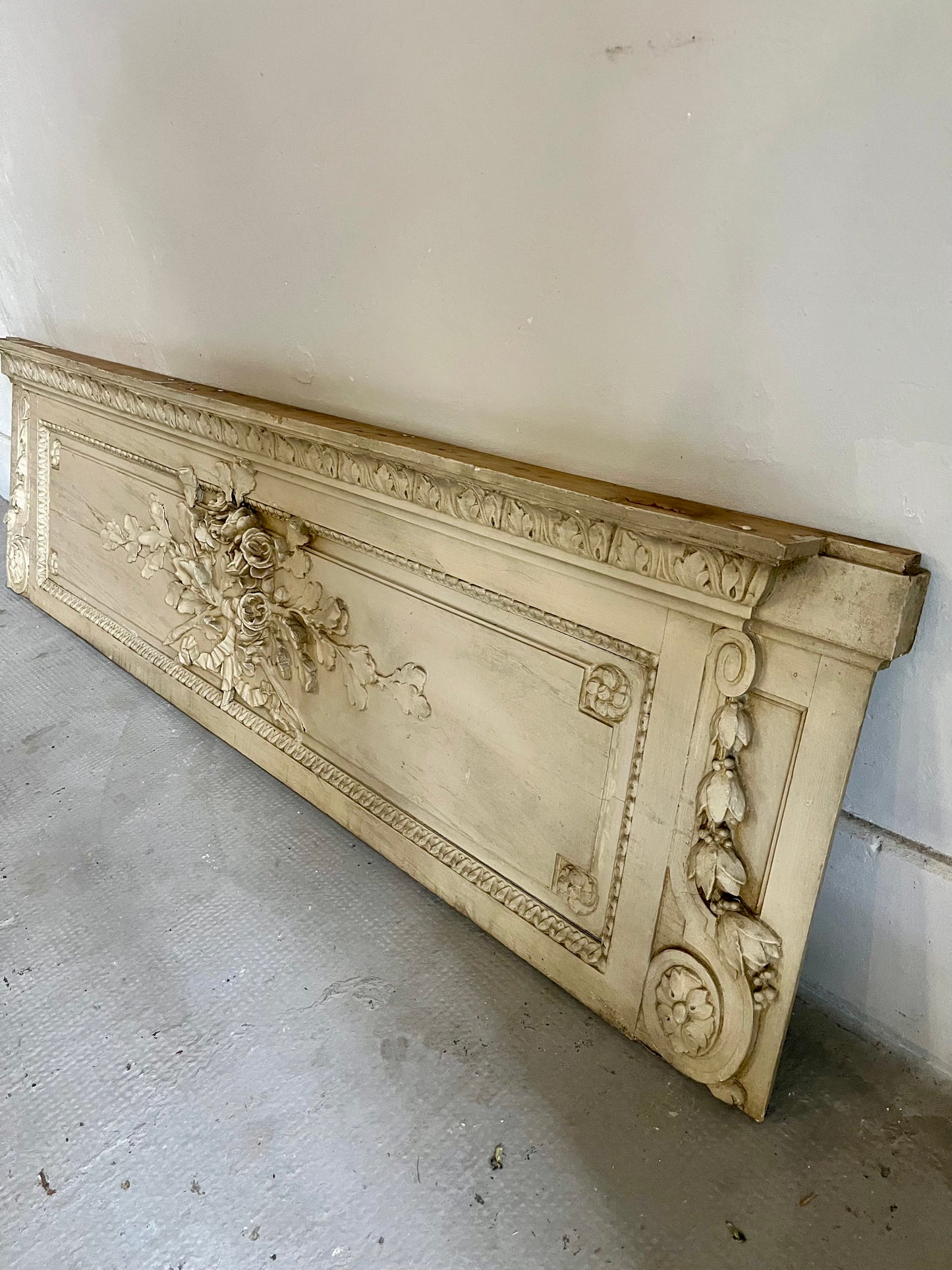 Panneau mural sculpté ancien