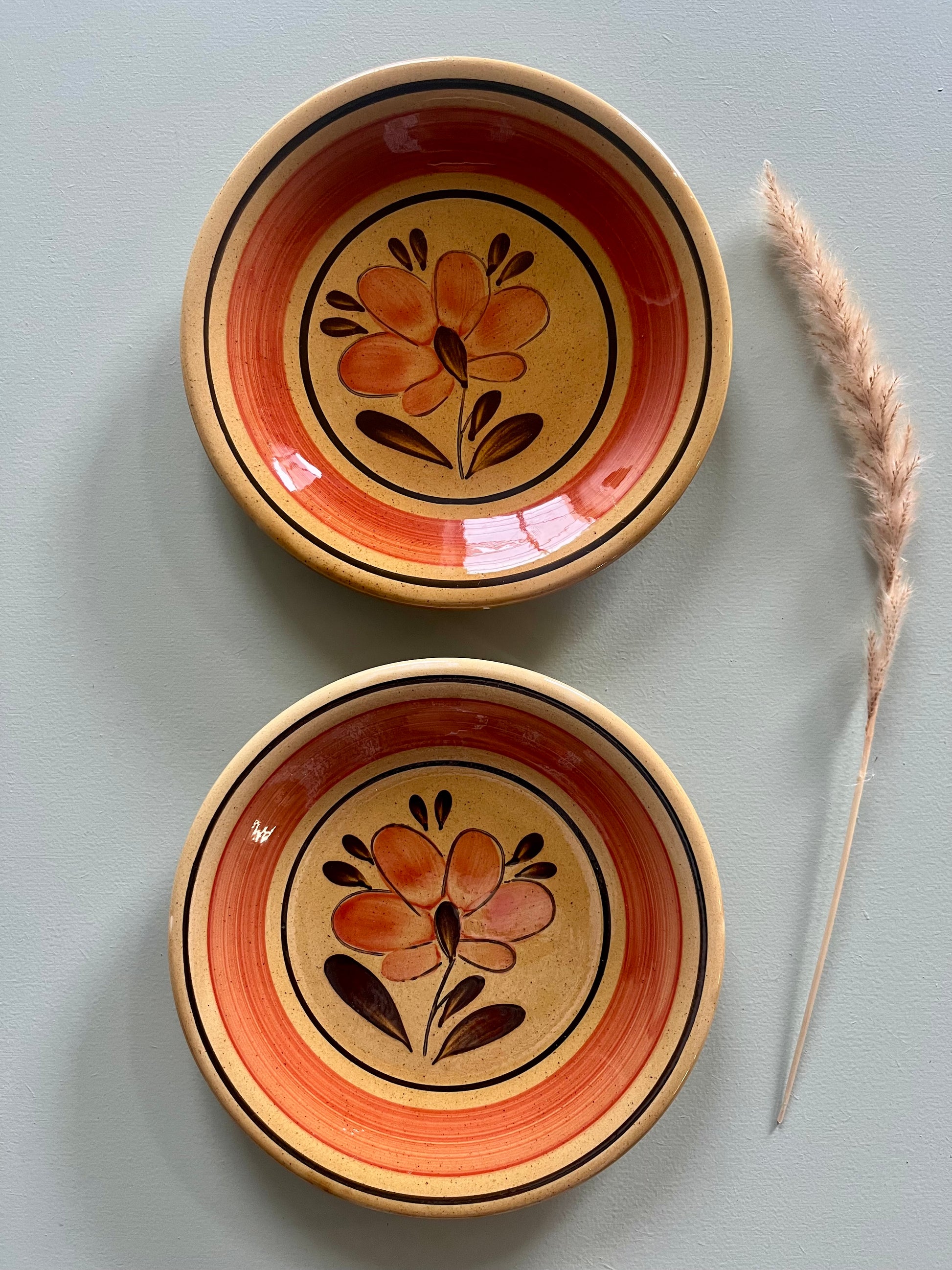 Assiettes en céramique motif fleur  Vaisselle Patine