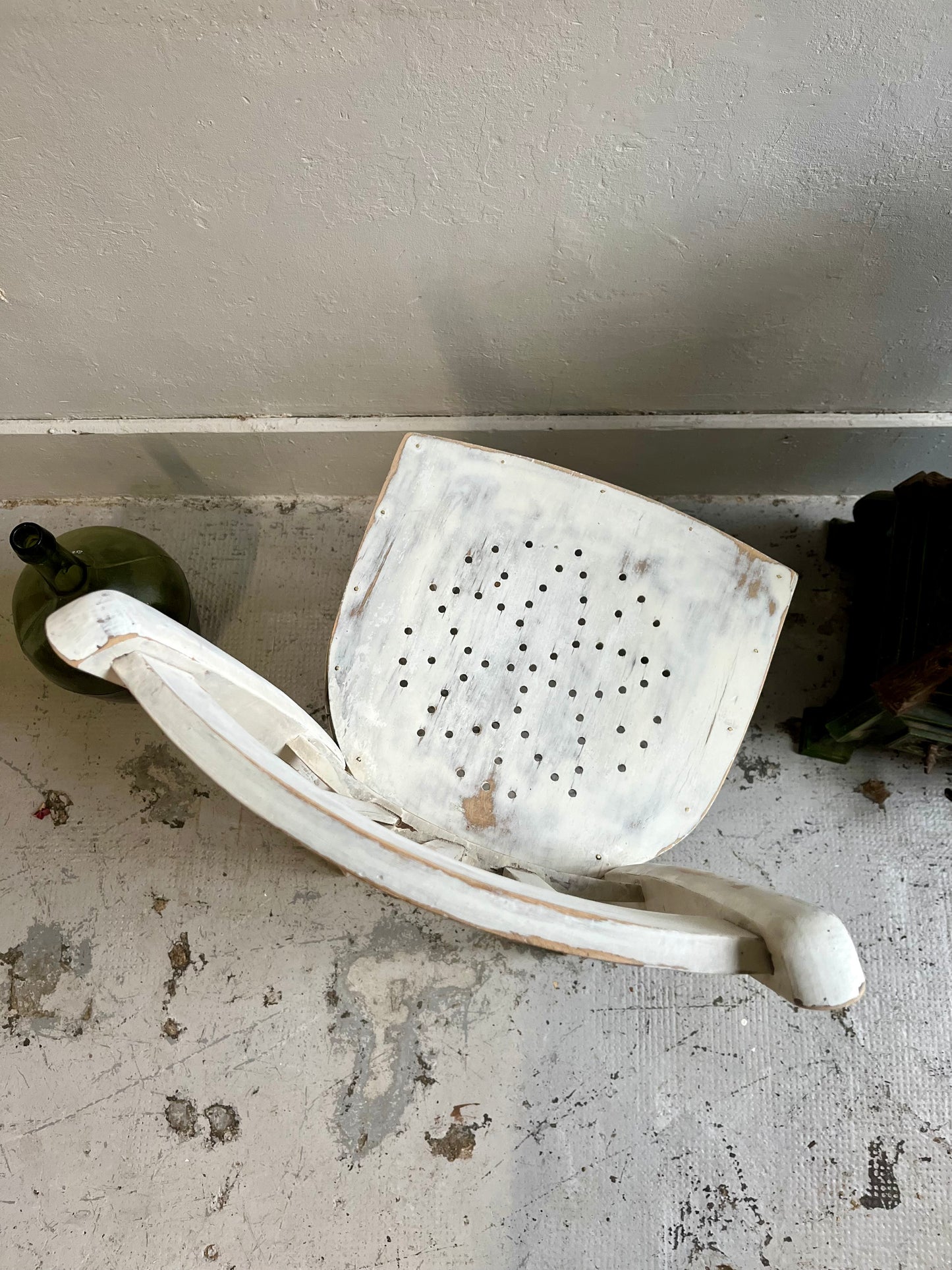 Chaise patinée blanche 2