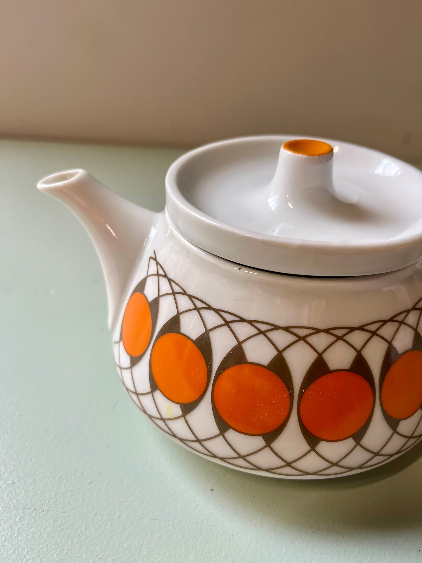 Théière et tasses vintage années 70