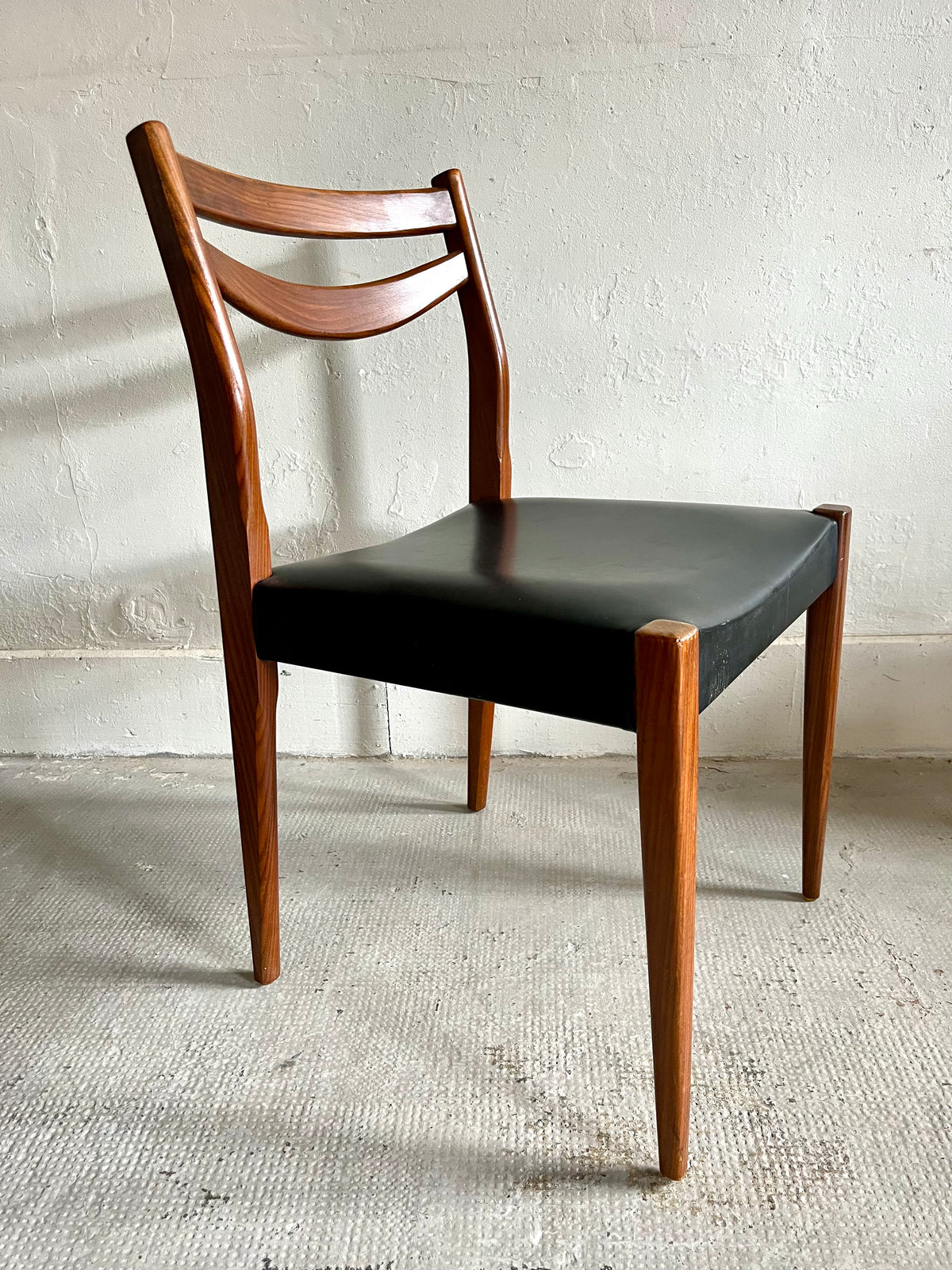 Chaises scandinaves teck et Skaï-lot de 6   Patine