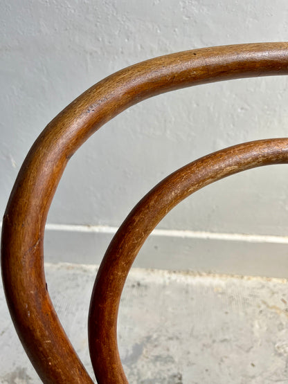 Chaise bistrot gravée