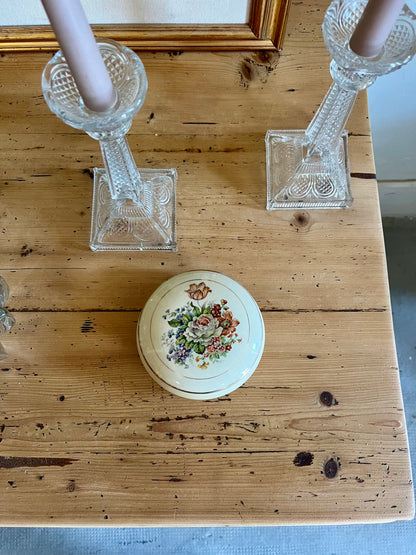 Table pieds tournés bois et crème