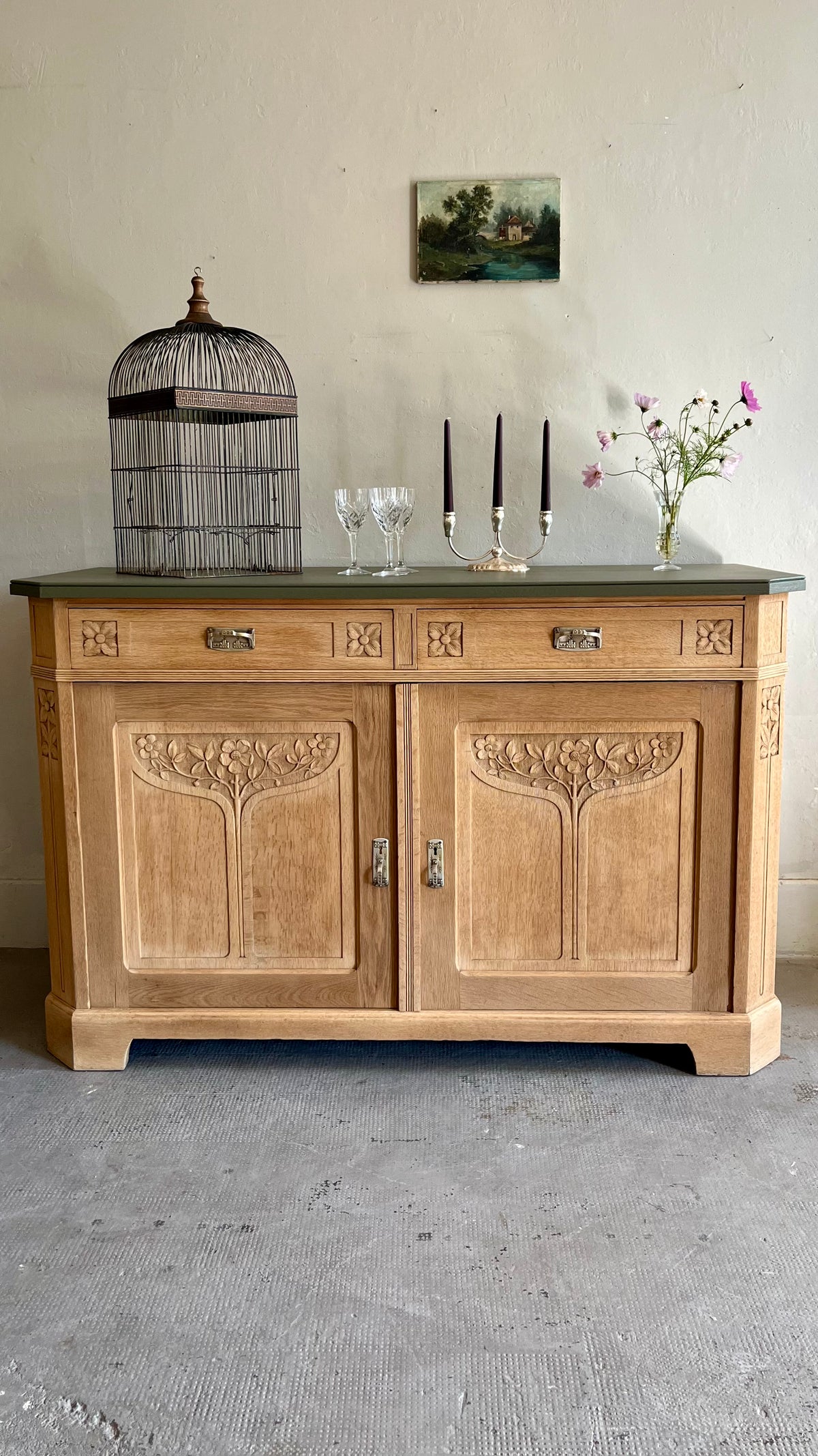 Buffet sculpté en chêne  Meubles Patine