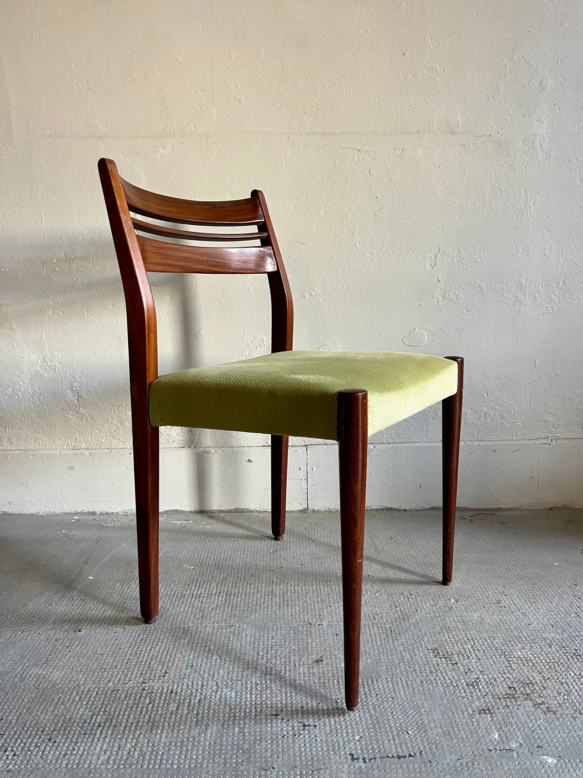Chaises années 60 en teck style scandinave- lot de 3   Patine