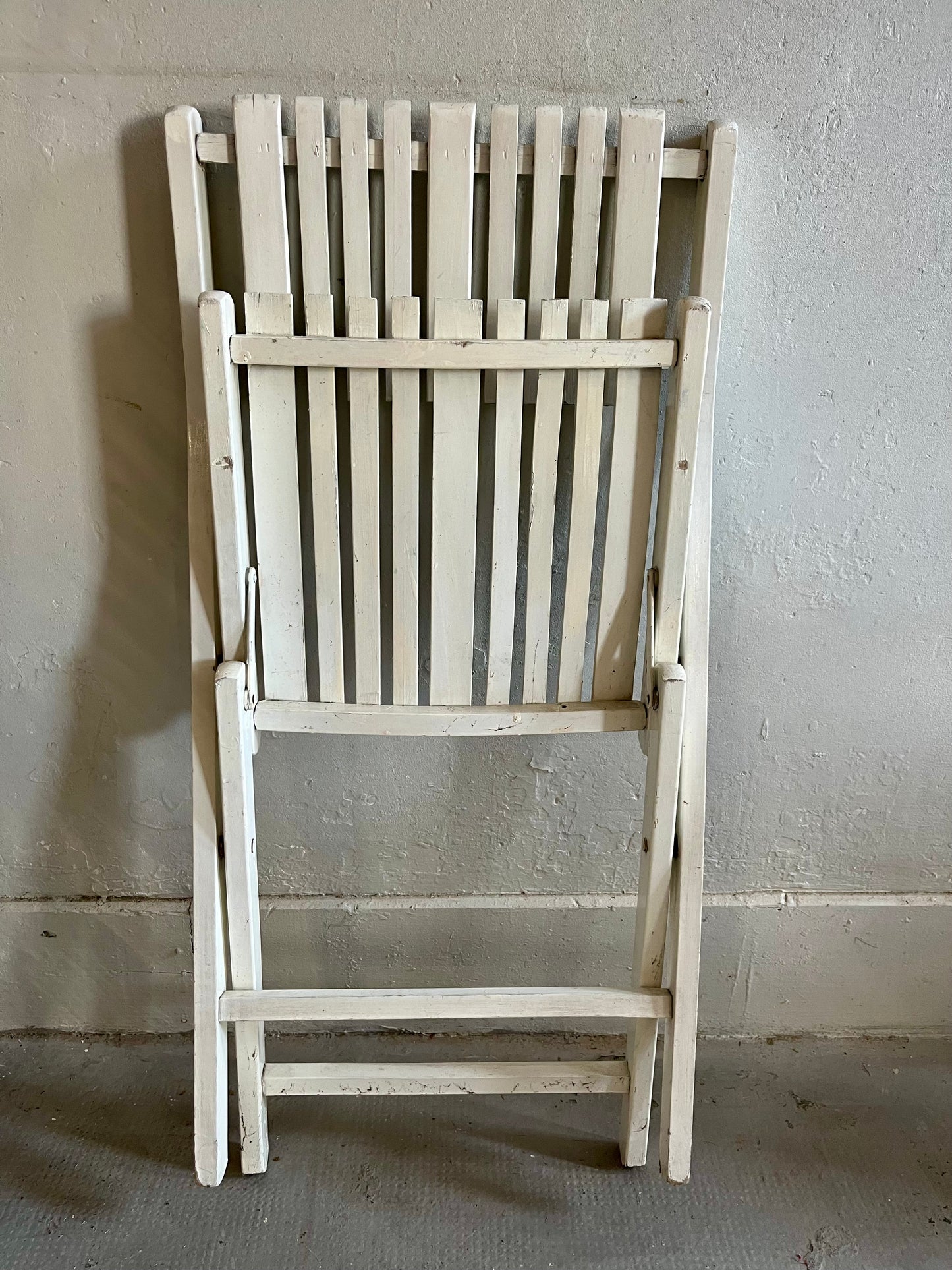 Chaise pliante de jardin en bois peinture blanche  Meubles Patine