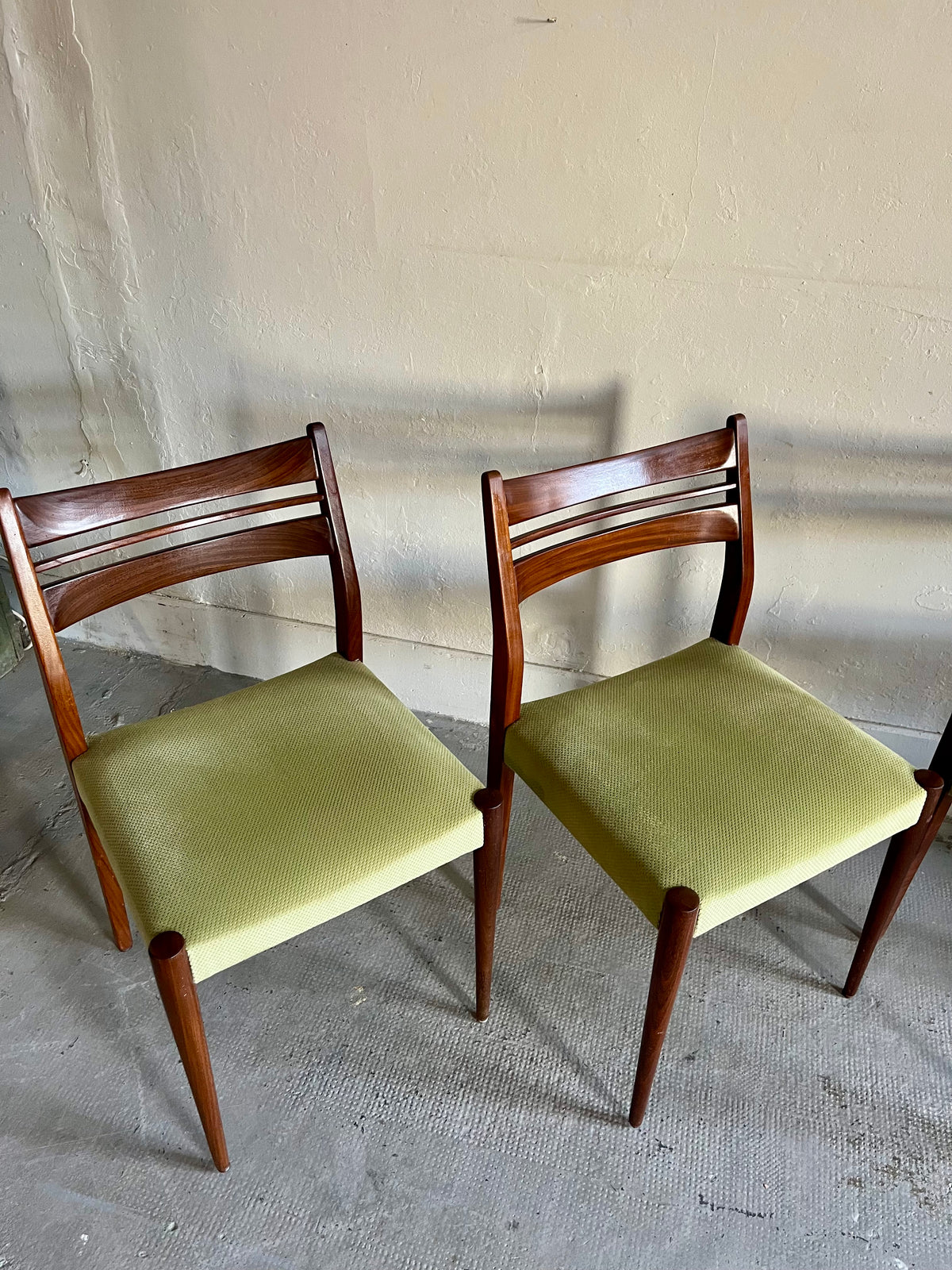 Chaises années 60 en teck style scandinave- lot de 3   Patine