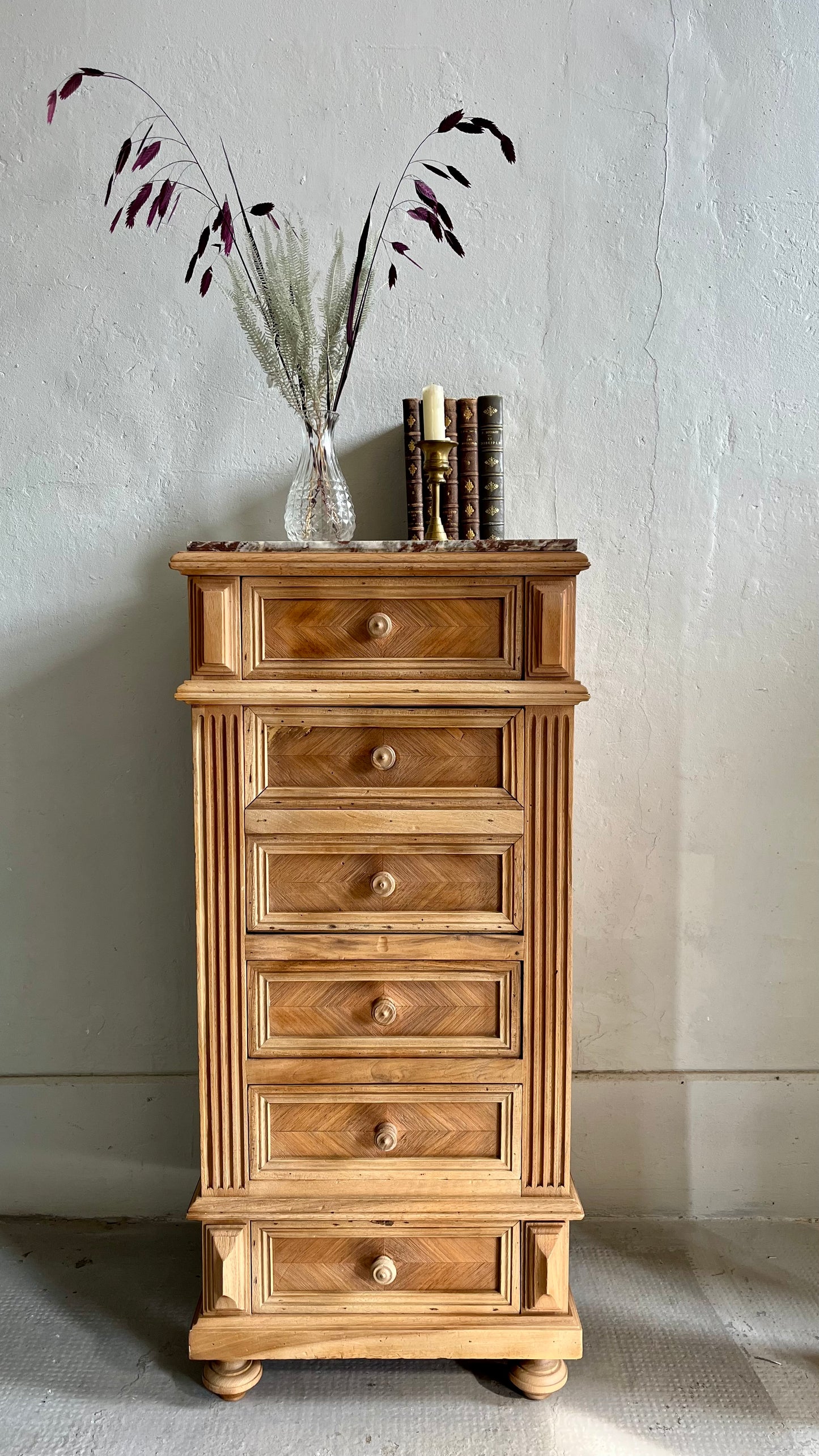 Chiffonnier en bois et marbre