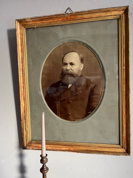 Portrait ancien sous cadre