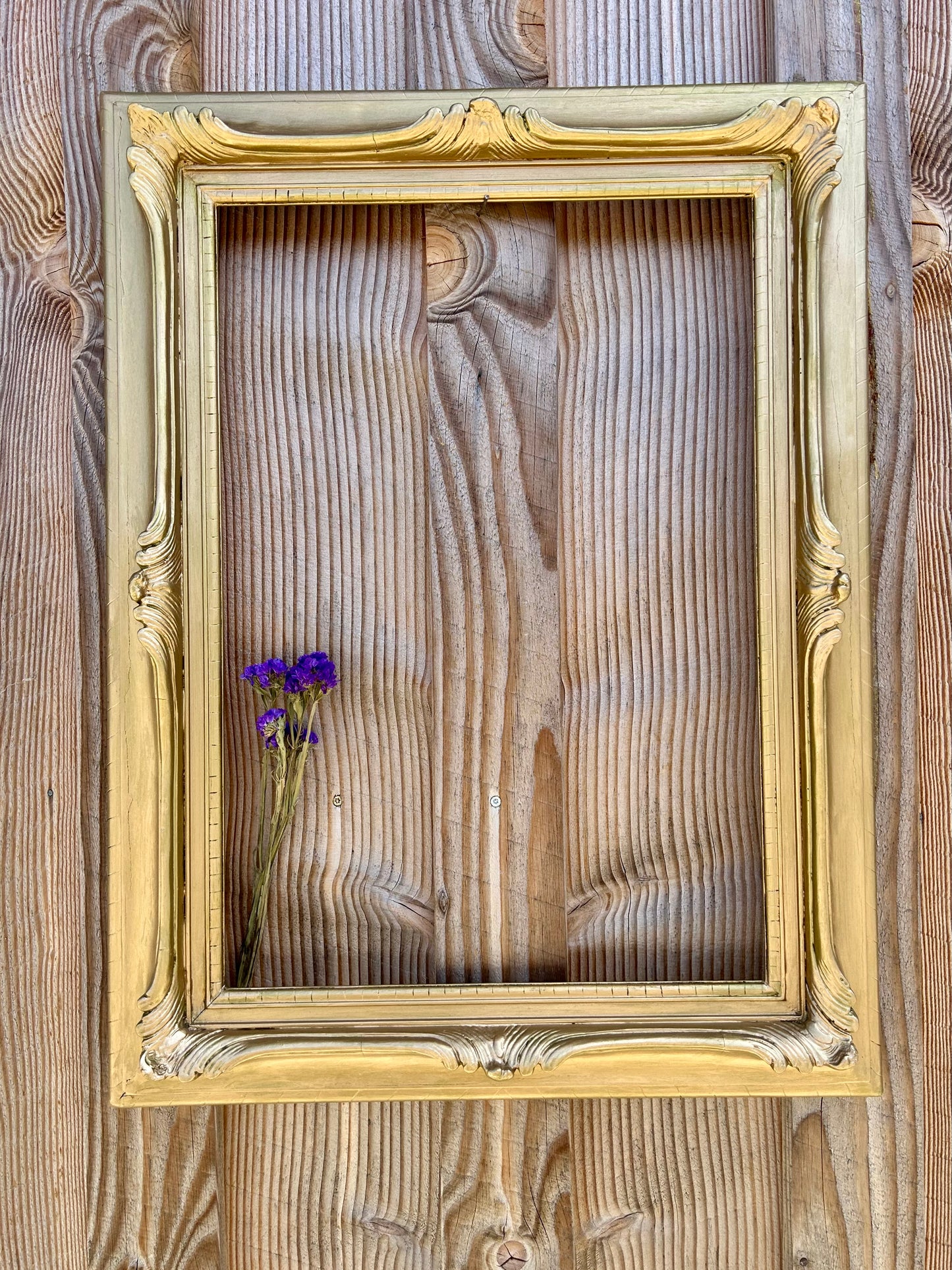 Cadre doré avec moulures  Décoration Patine