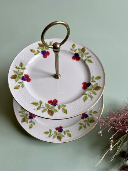 Plat de service en porcelaine décor mûres