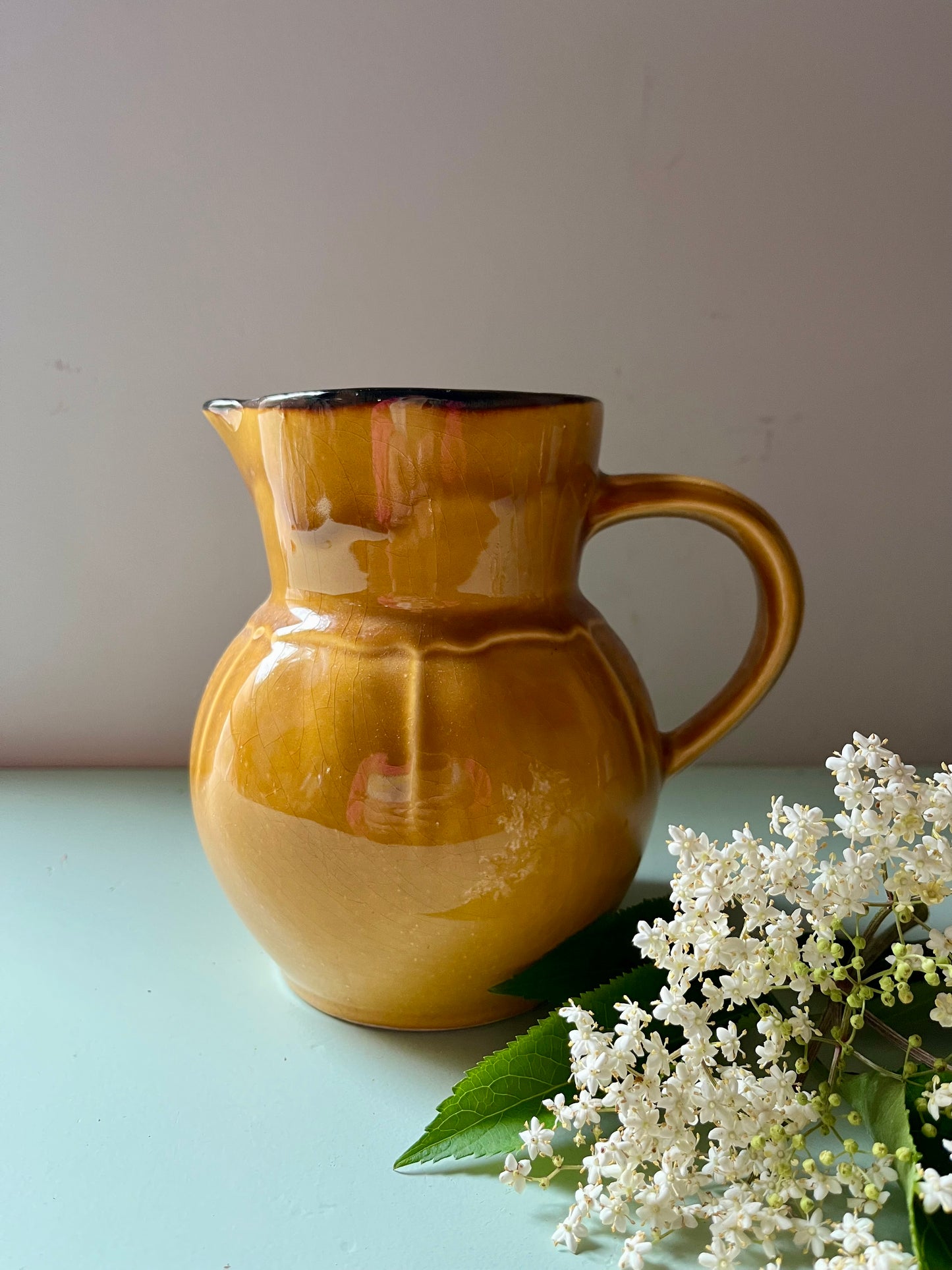 Pichet jaune émaillé