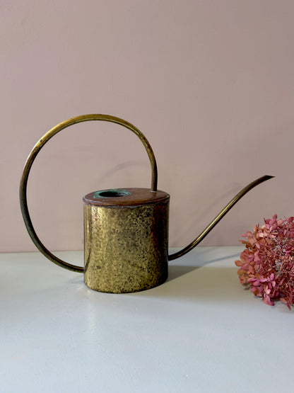Arrosoir en cuivre martelé vintage