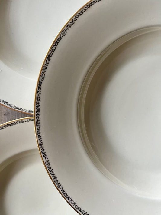 8 assiettes creuses en porcelaine