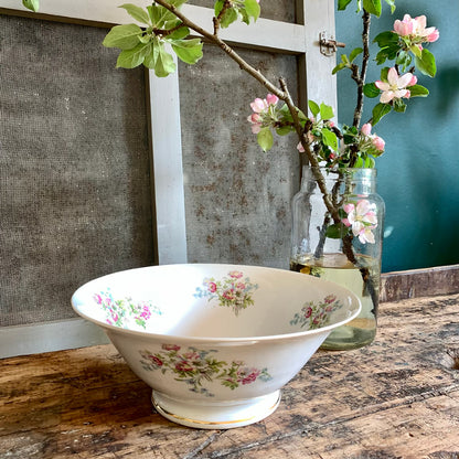 Saladier en porcelaine motifs fleuris