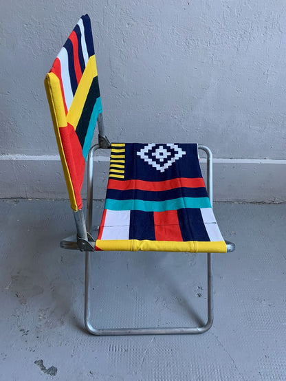 Petite chaise pliable vintage – tissu coloré